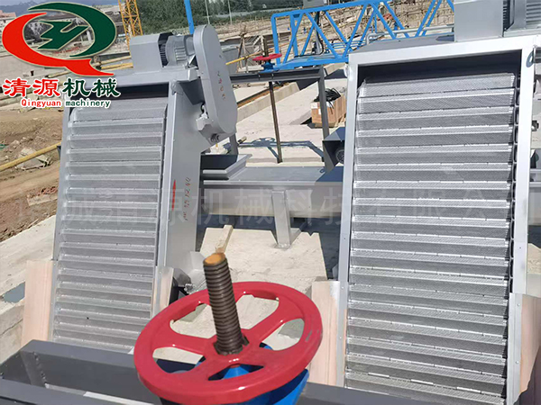 網(wǎng)板式格柵除污機安裝.jpg