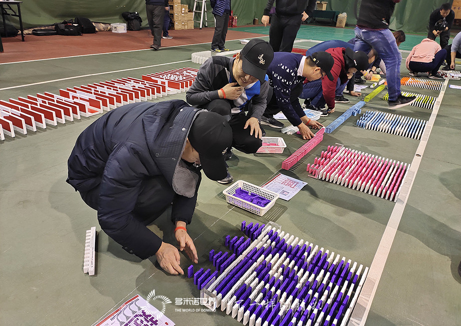 數(shù)字認(rèn)證高管述職會上的多米諾團(tuán)隊(duì)大挑戰(zhàn)