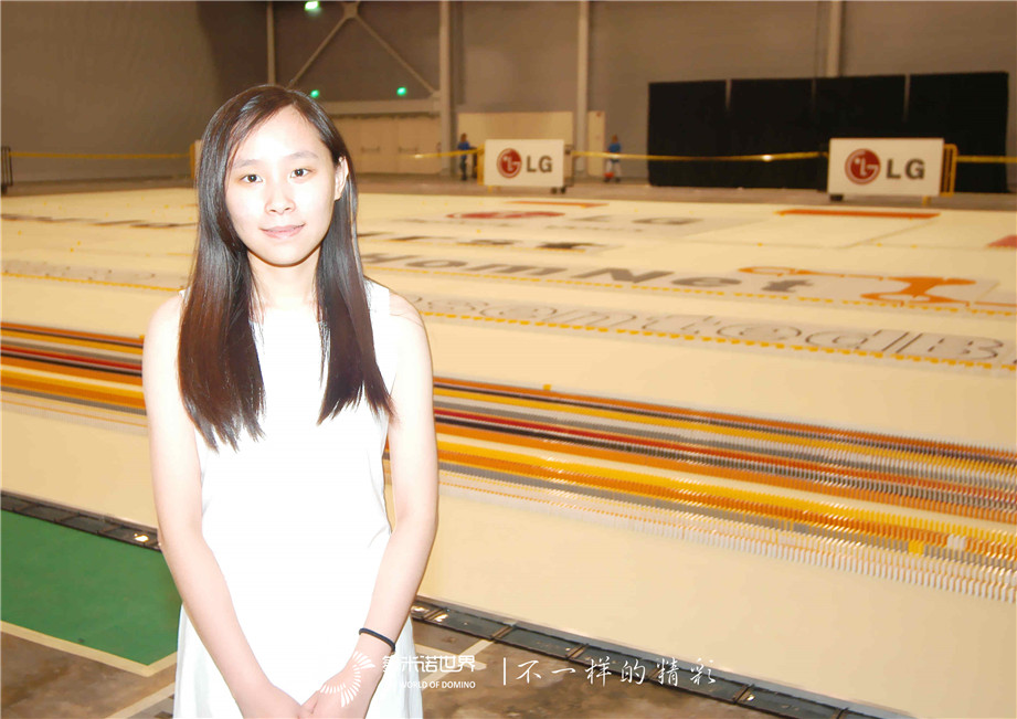 30萬(wàn)張骨牌應(yīng)聲展現(xiàn)，多米諾世界紀(jì)錄在熱淚中創(chuàng)立