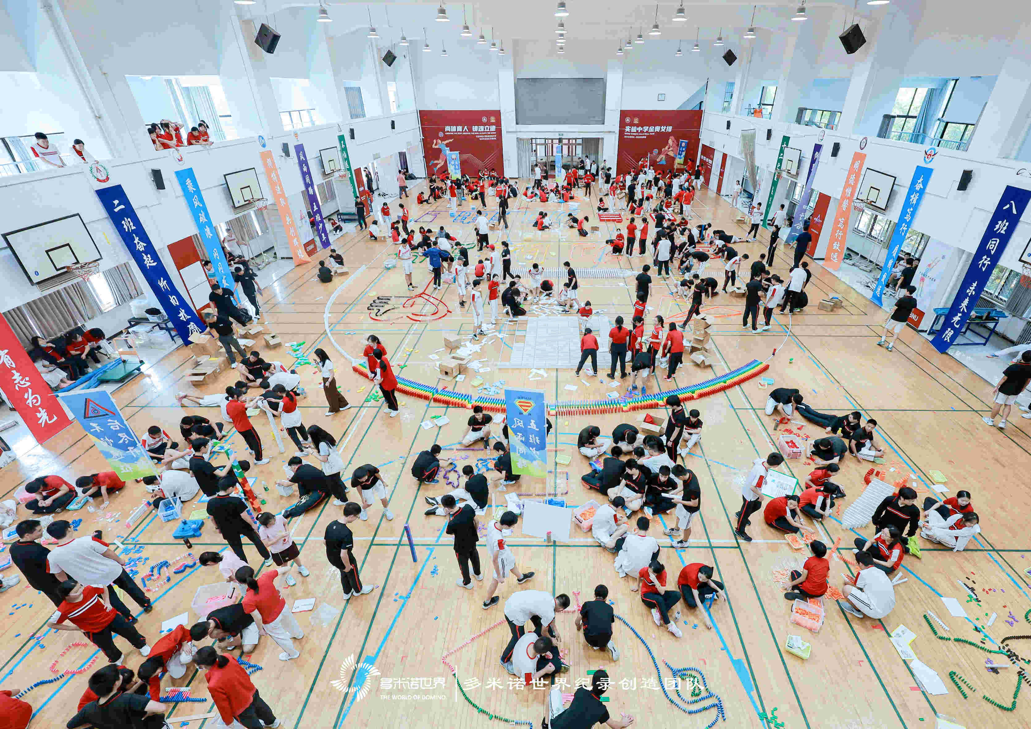 “行則將至 做則必成” ——北師大附屬實(shí)驗(yàn)中學(xué)初三年級(jí)多米諾共創(chuàng)